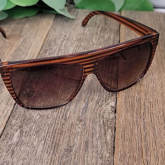 Sunglasses 2 assorted styles - Picture 7 of 11